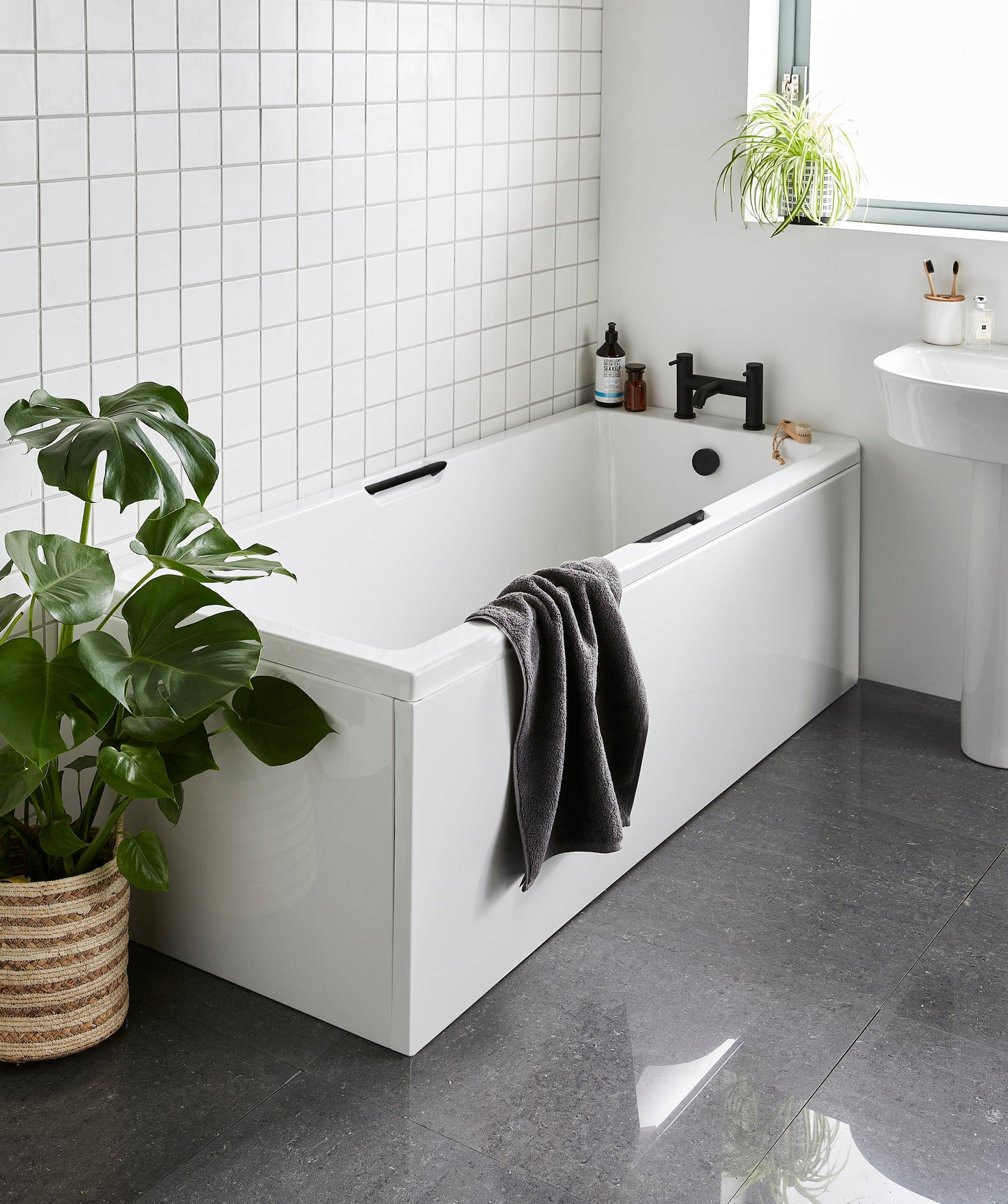 Estelle Integrated Grips Black Pair – Estelle Integrated Grips Black (Pair) | Luxury Bathroom & Radiator Collection by HomeRangeDirect