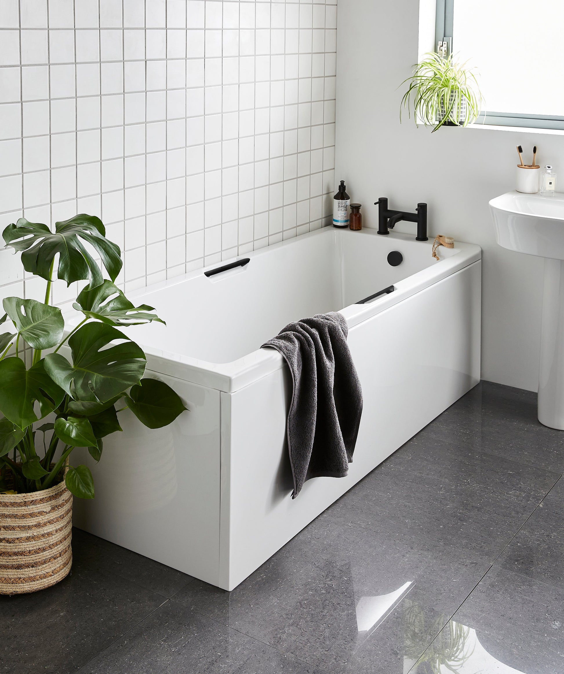 Estelle Integrated Grips Black Pair – Estelle Integrated Grips Black (Pair) | Luxury Bathroom & Radiator Collection by HomeRangeDirect